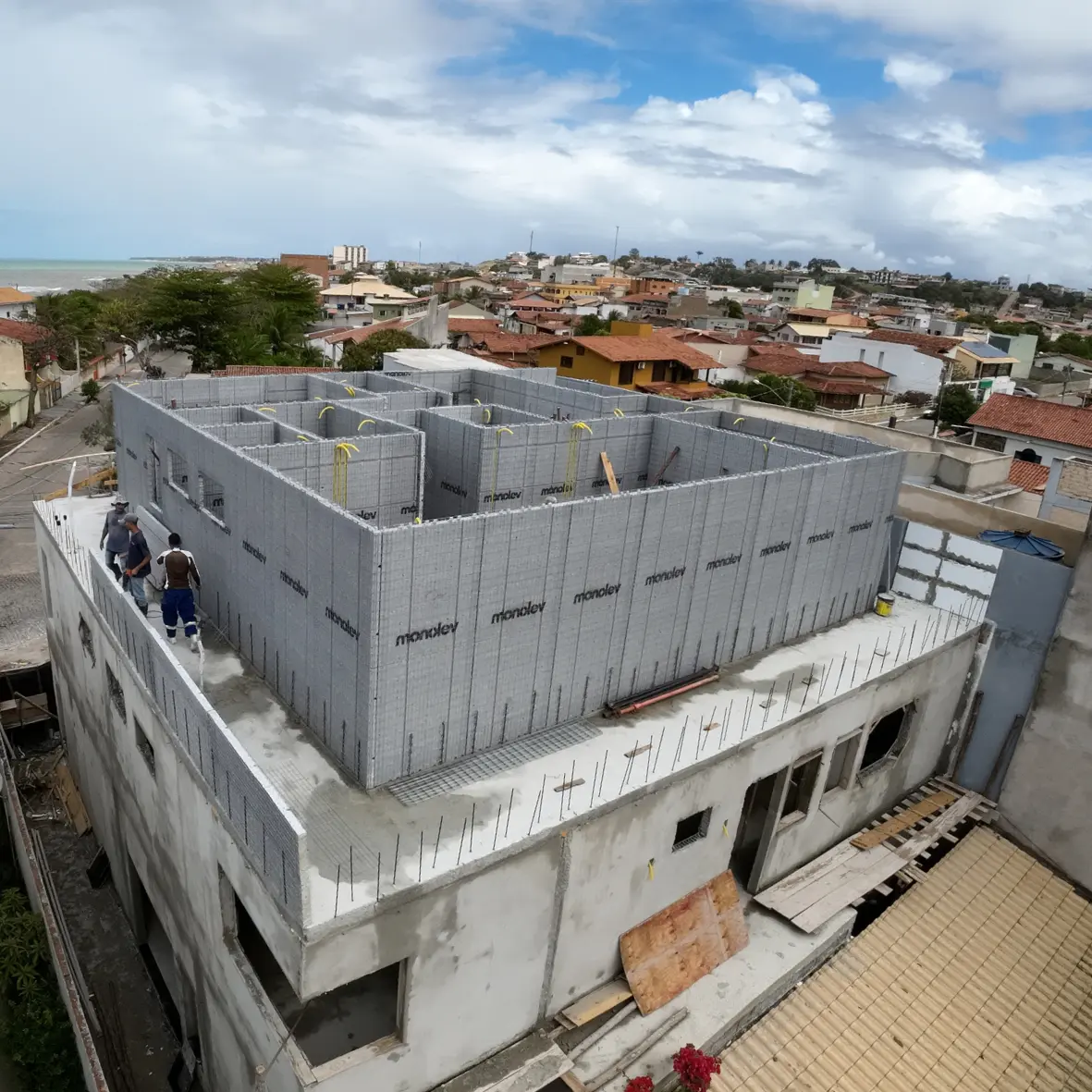 4-story building with no beams and no columns, built with Monolev SCIP