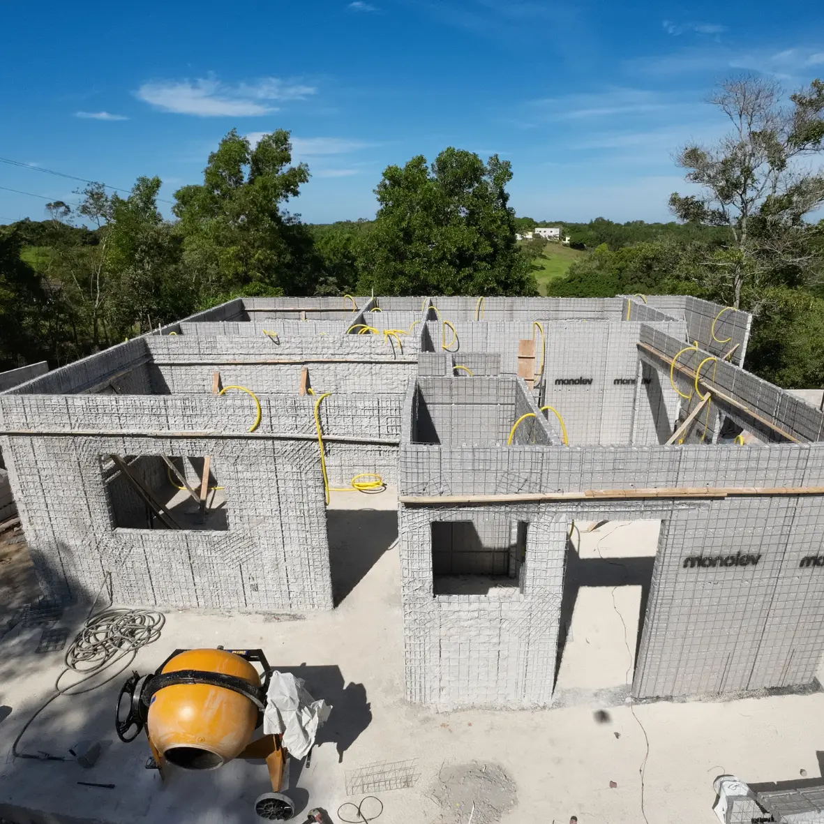 Casa de alto padrão construída com o Sistema MONOLEV